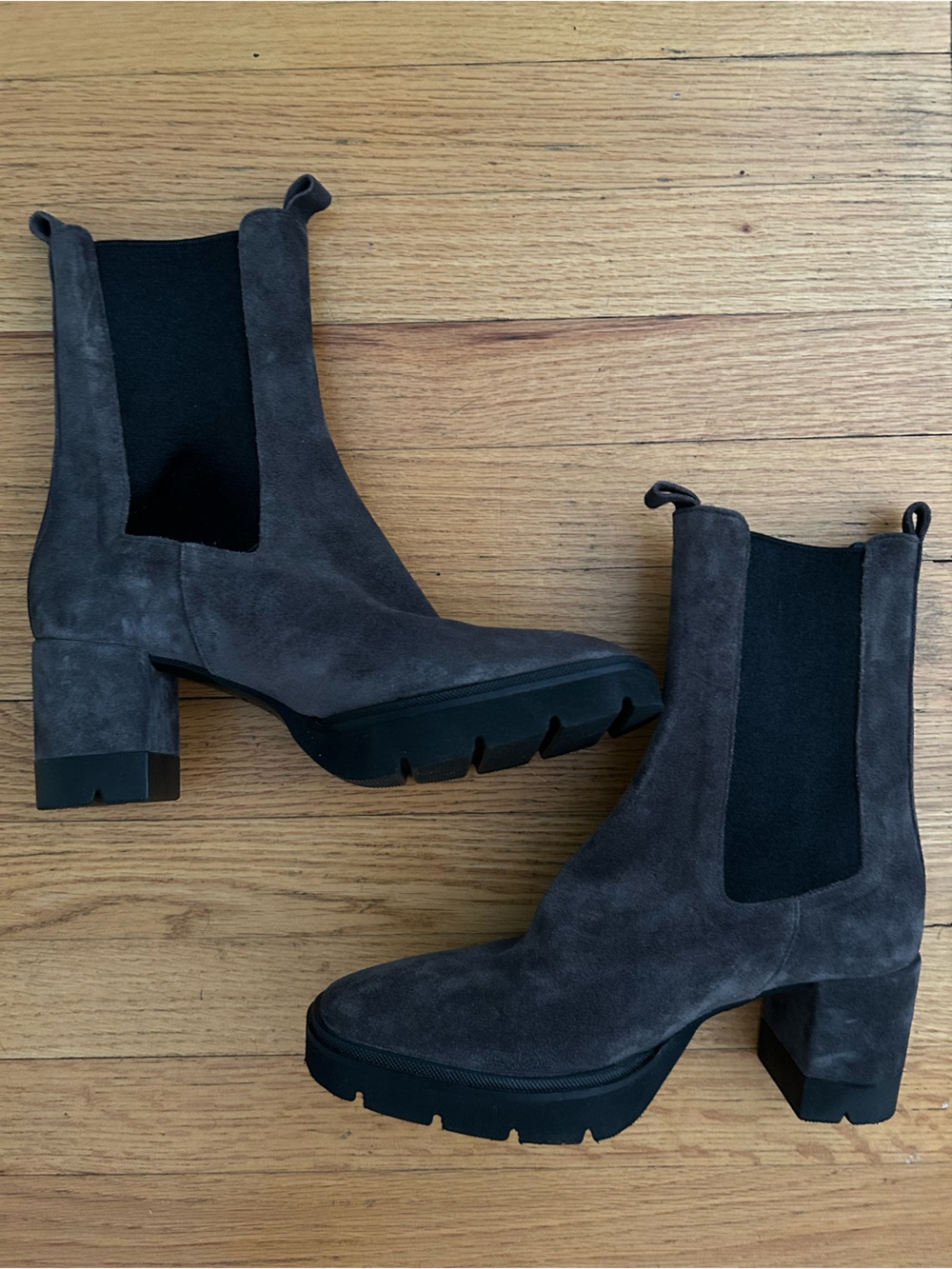 Homers Women’s Suede Chelsea Boot in Charcoal Gray